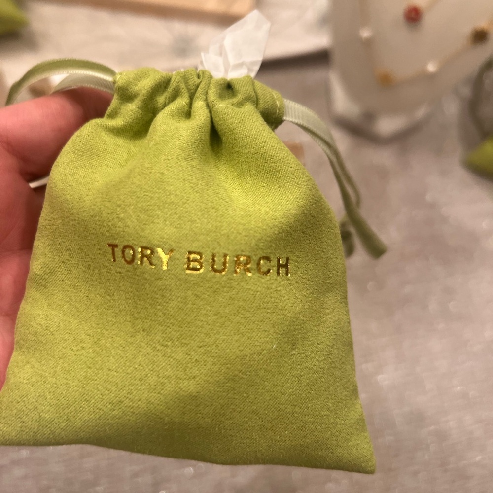 Tory Burch Fish Braided Logo Bracelet in green and gold-tone - Picture 2 of 2
